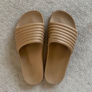 Girlfriend collective sandals sz 9